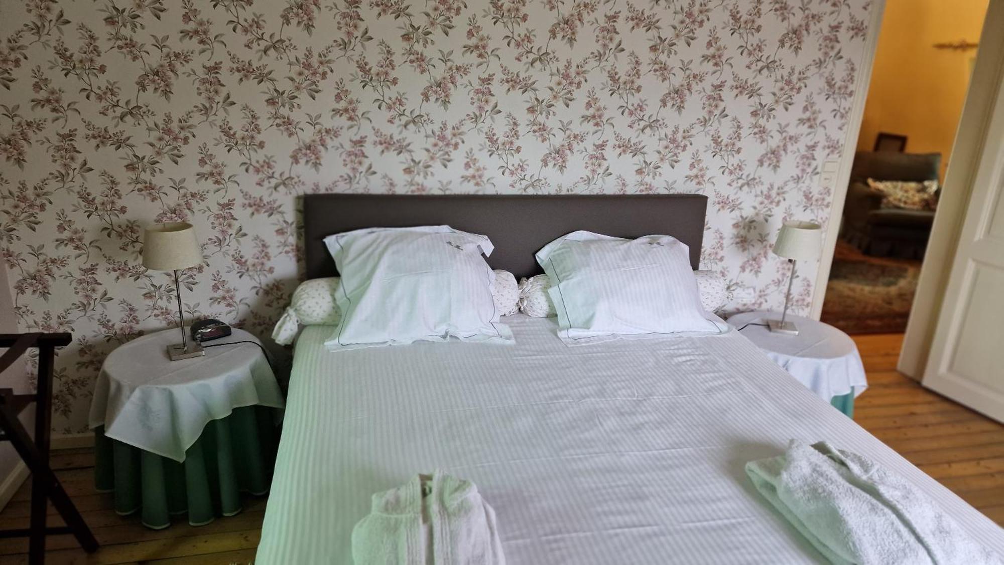 Couette-café Fine Fleur 4*