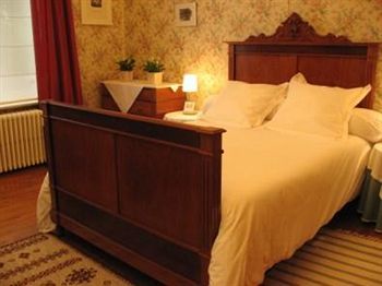 Fine Fleur Bed & Breakfast